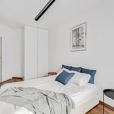 Prime Time - 24h Check -in - Parking W Cenie Vratislav